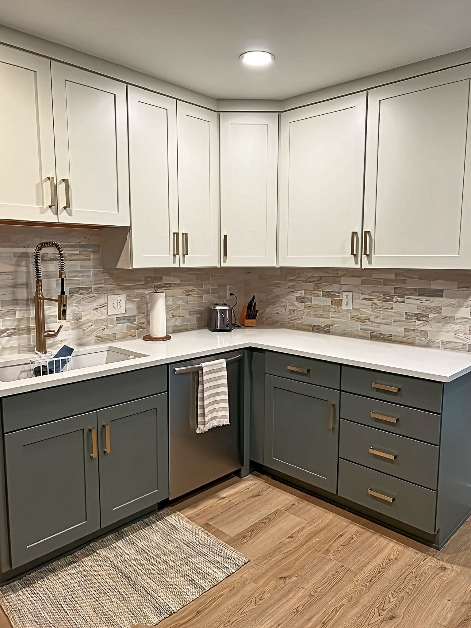 Stunning Kitchen Remodel with Modern Cabinet Design image